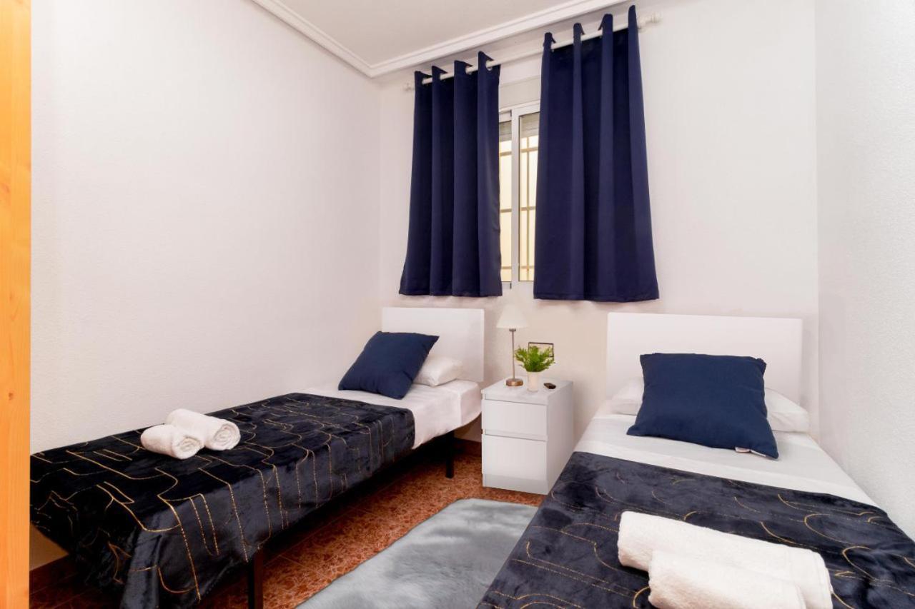 Apartamentos Villa Madrid ตอร์เรเวียคา ภายนอก รูปภาพ