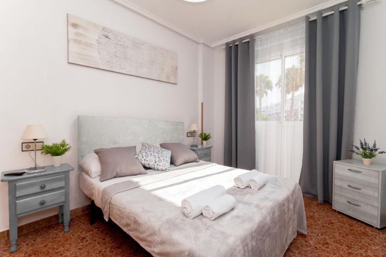 Apartamentos Villa Madrid ตอร์เรเวียคา ภายนอก รูปภาพ