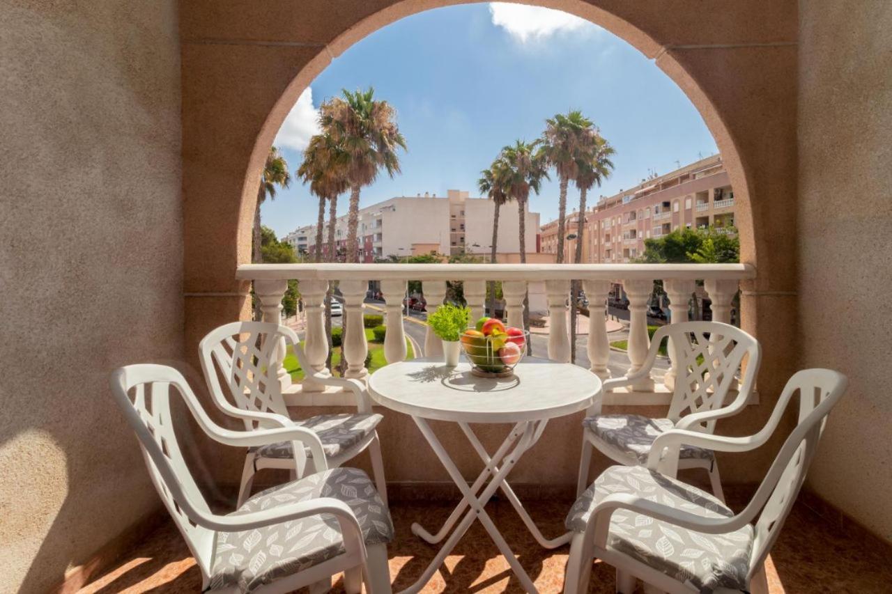 Apartamentos Villa Madrid ตอร์เรเวียคา ภายนอก รูปภาพ