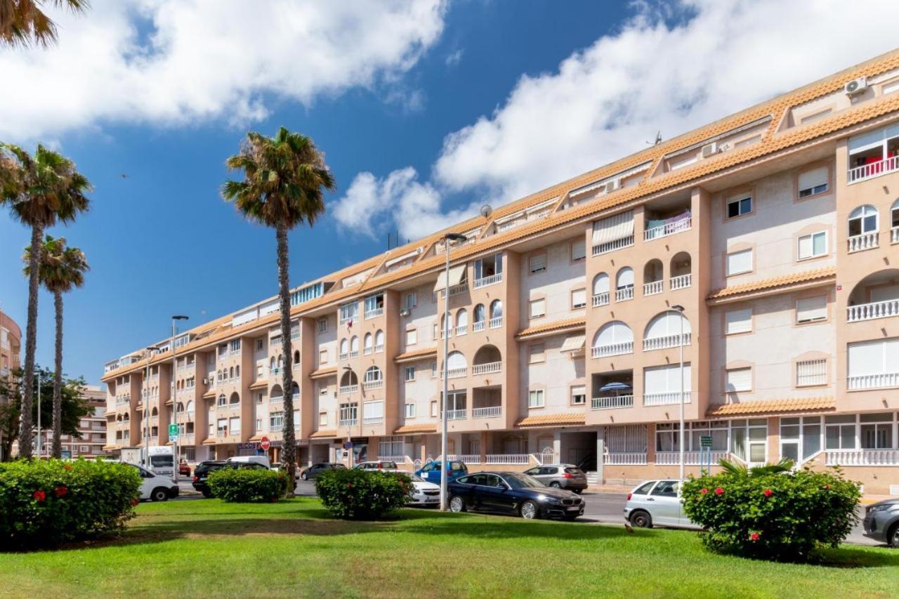 Apartamentos Villa Madrid ตอร์เรเวียคา ภายนอก รูปภาพ